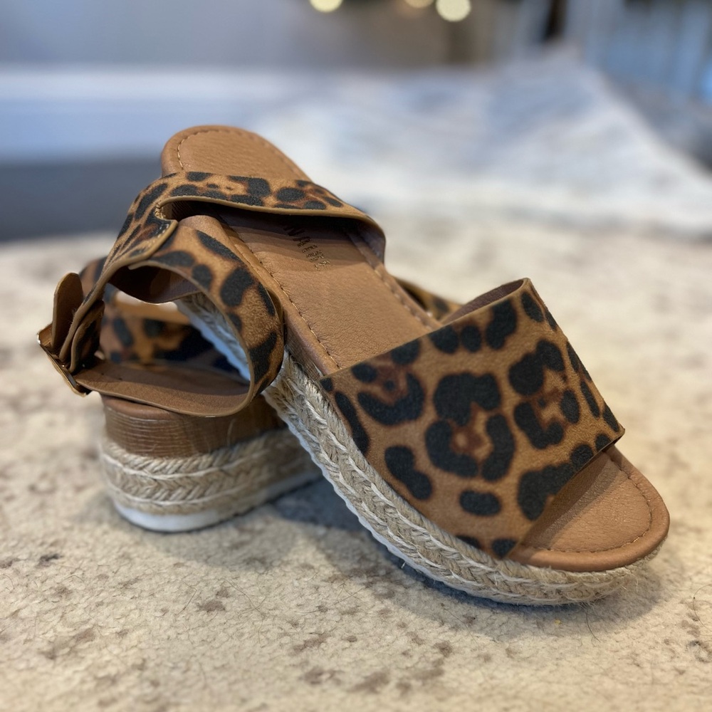 Cushionaire Leopard Sandals